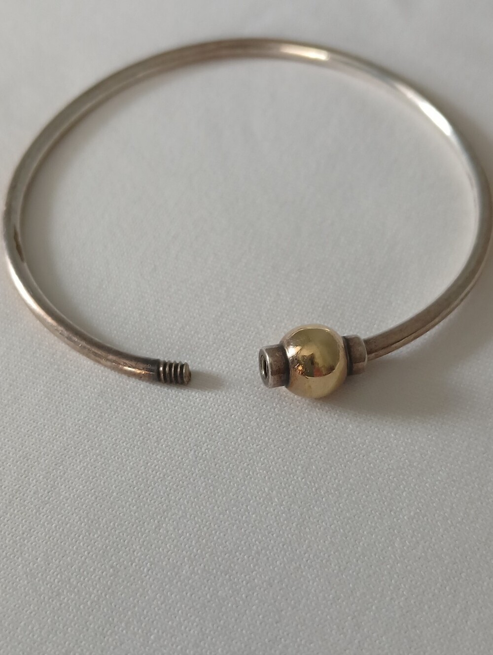✨ Two-Tone Single Ball Bangle Bracelet (Cape Cod Style) ✨ - Picture 9 of 9